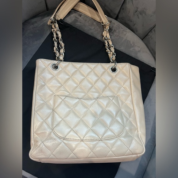 CHANEL Caviar Quilted Petite Shopping Tote PST - Picture 4 of 15